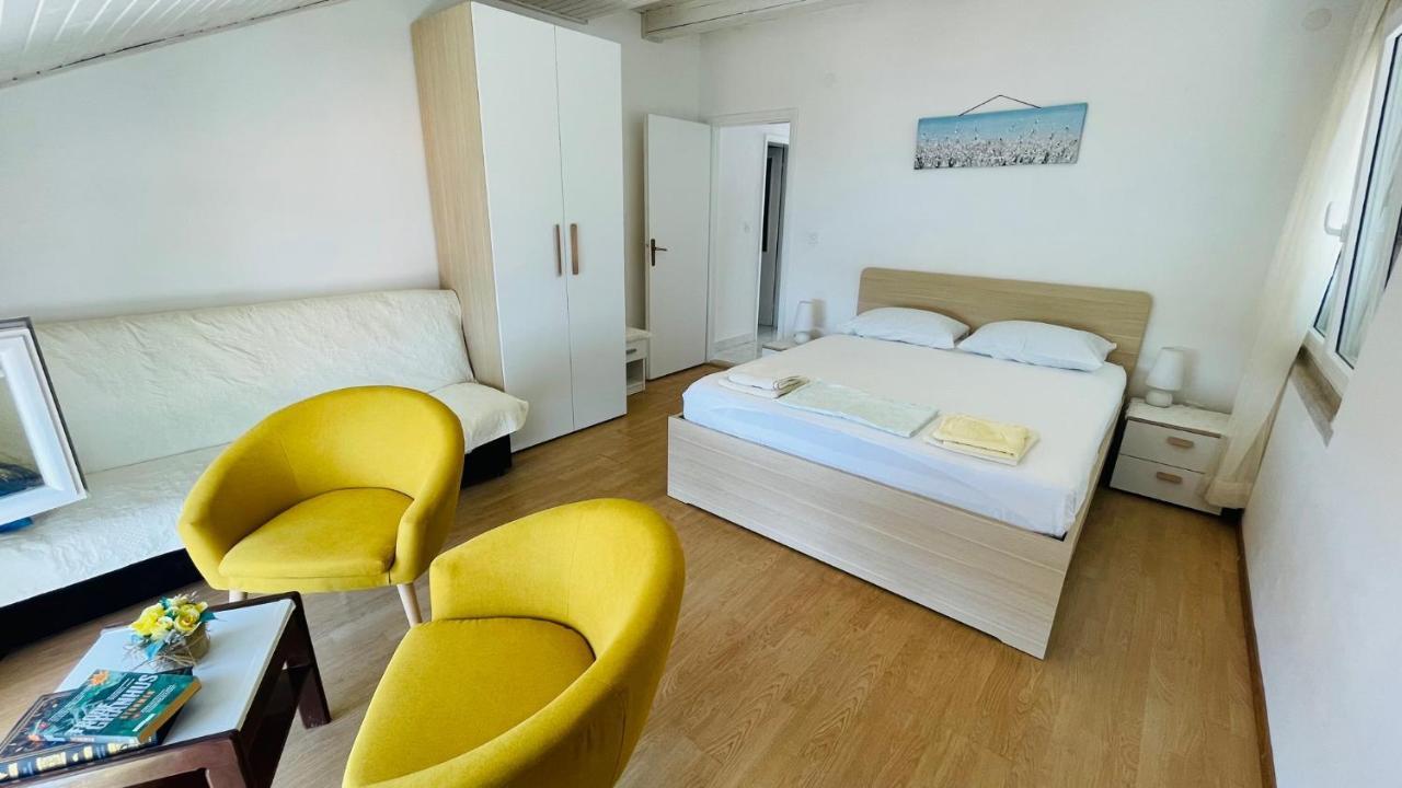 Apartments Danijela ルンバルダ エクステリア 写真