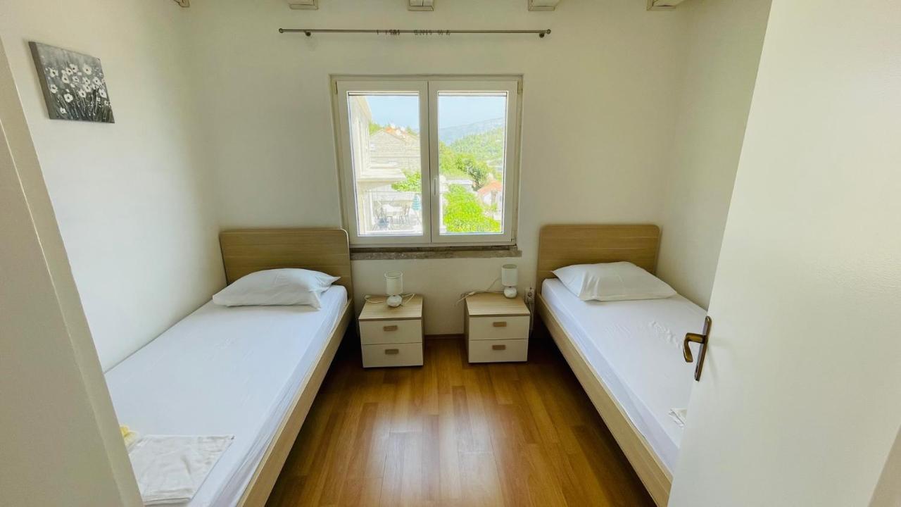 Apartments Danijela ルンバルダ エクステリア 写真