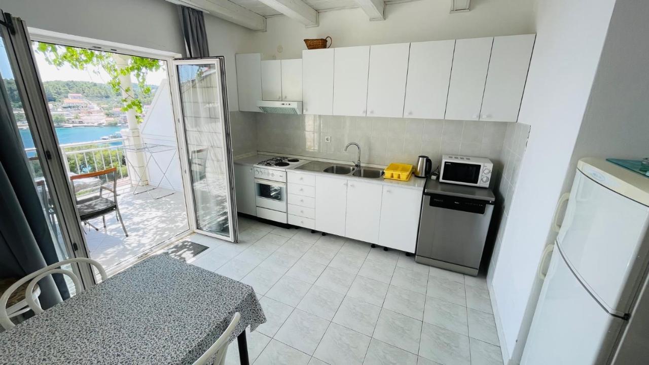 Apartments Danijela ルンバルダ エクステリア 写真